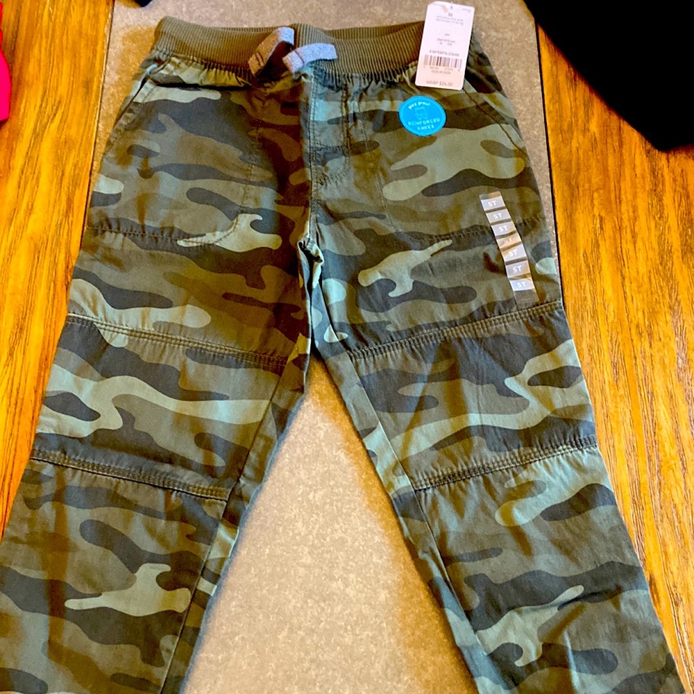 Carter's 5T boys camo joggers. New with tags